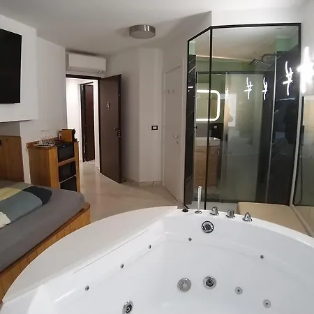 Bed and Breakfast 4roomz 3*